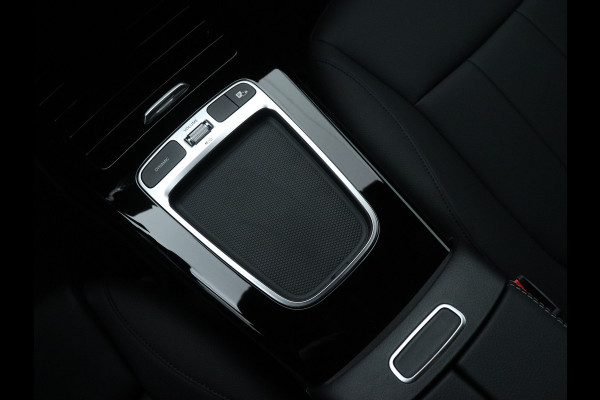 Mercedes-Benz A-Klasse 250 e Star Edition | Nightpakket | Dodehoekassistent | Parkeerpakket met achteruitrijcamera | Extra USB-poorten | KEYLESS GO | Sfeerverlichting | Verwarmde stoelen vooraan |
