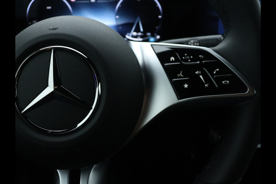 Mercedes-Benz A-Klasse 250 e Star Edition | Nightpakket | Dodehoekassistent | Parkeerpakket met achteruitrijcamera | Extra USB-poorten | KEYLESS GO | Sfeerverlichting | Verwarmde stoelen vooraan |