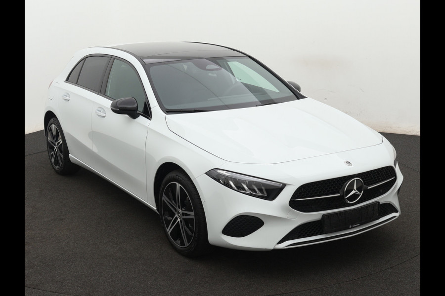 Mercedes-Benz A-Klasse 250 e Star Edition | Nightpakket | Dodehoekassistent | Parkeerpakket met achteruitrijcamera | Extra USB-poorten | KEYLESS GO | Sfeerverlichting | Verwarmde stoelen vooraan |