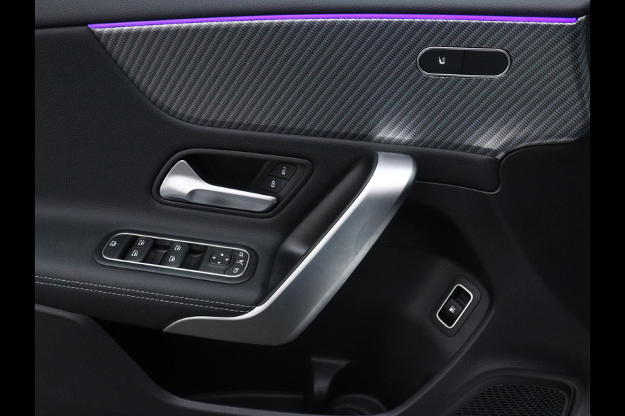 Mercedes-Benz A-Klasse 250 e Star Edition | Nightpakket | Dodehoekassistent | Parkeerpakket met achteruitrijcamera | Extra USB-poorten | KEYLESS GO | Sfeerverlichting | Verwarmde stoelen vooraan |
