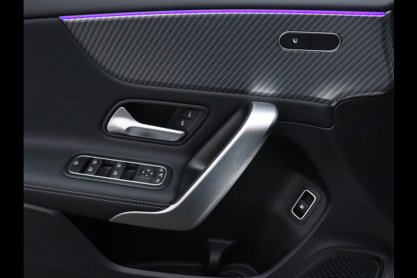 Mercedes-Benz A-Klasse 250 e Star Edition | Nightpakket | Dodehoekassistent | Parkeerpakket met achteruitrijcamera | Extra USB-poorten | KEYLESS GO | Sfeerverlichting | Verwarmde stoelen vooraan |
