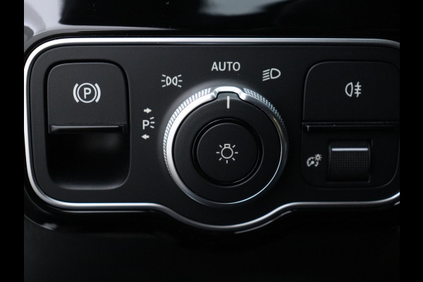 Mercedes-Benz A-Klasse 250 e Star Edition | Nightpakket | Dodehoekassistent | Parkeerpakket met achteruitrijcamera | Extra USB-poorten | KEYLESS GO | Sfeerverlichting | Verwarmde stoelen vooraan |
