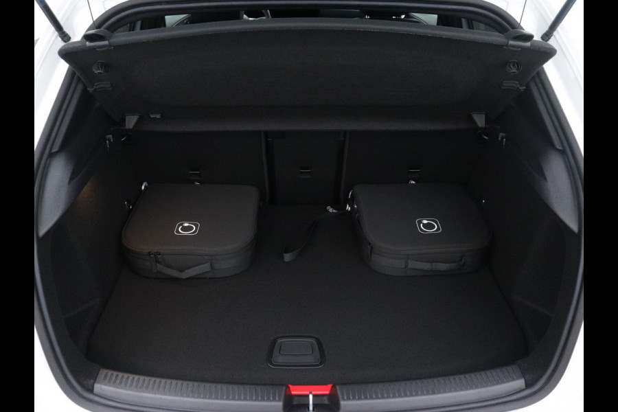 Mercedes-Benz A-Klasse 250 e Star Edition | Nightpakket | Dodehoekassistent | Parkeerpakket met achteruitrijcamera | Extra USB-poorten | KEYLESS GO | Sfeerverlichting | Verwarmde stoelen vooraan |
