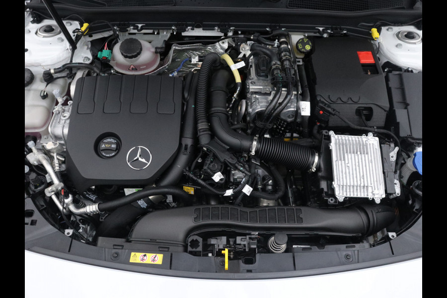 Mercedes-Benz A-Klasse 250 e Star Edition | Nightpakket | Dodehoekassistent | Parkeerpakket met achteruitrijcamera | Extra USB-poorten | KEYLESS GO | Sfeerverlichting | Verwarmde stoelen vooraan |