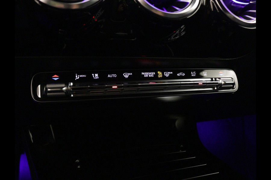 Mercedes-Benz A-Klasse 250 e Plug-In Hybride | Trekhaak | Draadloos oplaadsysteem voor mobiele eindapparaten |  Dodehoekassistent | Extra USB-poorten | Parkeerpakket met achteruitrijcamera | Sfeerverlichting |