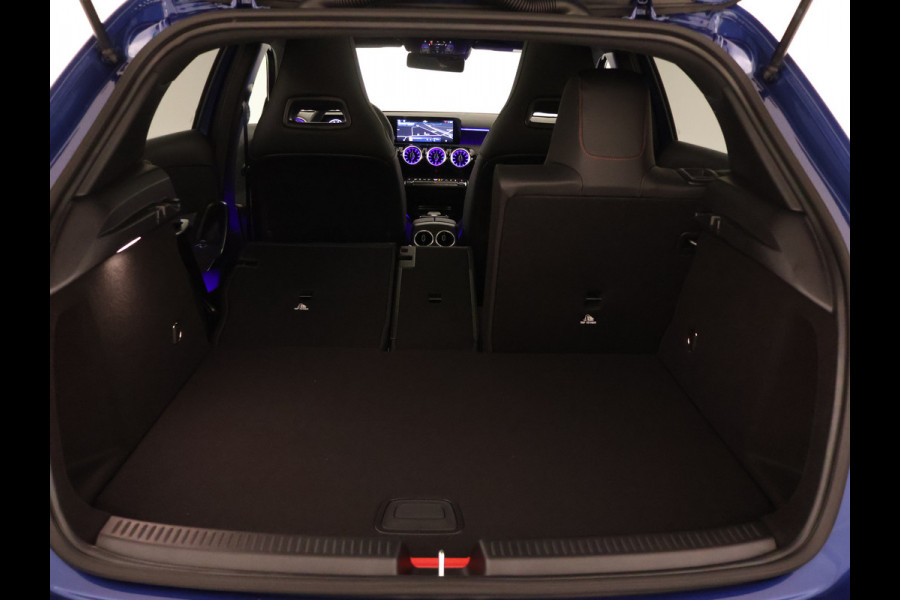 Mercedes-Benz A-Klasse 250 e Star Edition AMG Line Plus | Nightpakket | Antidiefstalpakket URBAN GUARD PLUS | Dodehoekassistent | Extra USB-poorten | Parkeerpakket met achteruitrijcamera | KEYLESS GO |