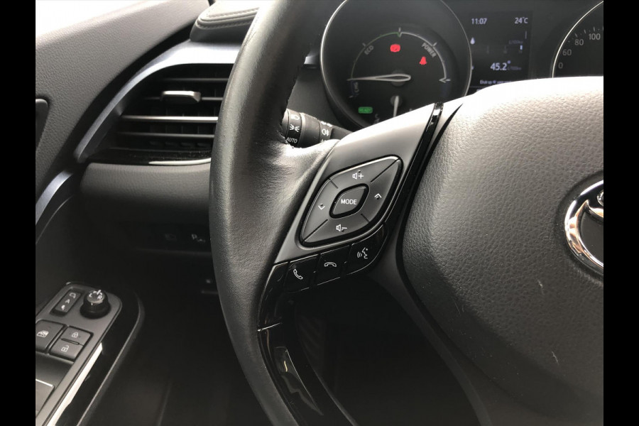 Toyota C-HR 2.0 Hybrid 184pk Bi-Tone | Dodehoekherkenning, Stoel + Stuurverwarming, Parkeersensoren, Apple CarPlay/Android Auto, 18 inch, Ke