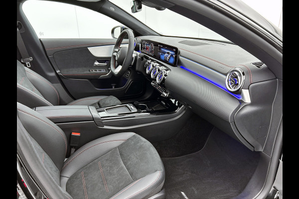 Mercedes-Benz CLA-Klasse Shooting Brake 250 e Star Edition AMG Line | Nightpakket | KEYLESS-GO | Parkeerpakket met achteruitrijcamera | 	EASY PACK achterklep | Dodehoekassistent | MULTIBEAM LED | Zitcomfortpakket | Sfeerverlichting | Verwarmde stoelen vooraan |