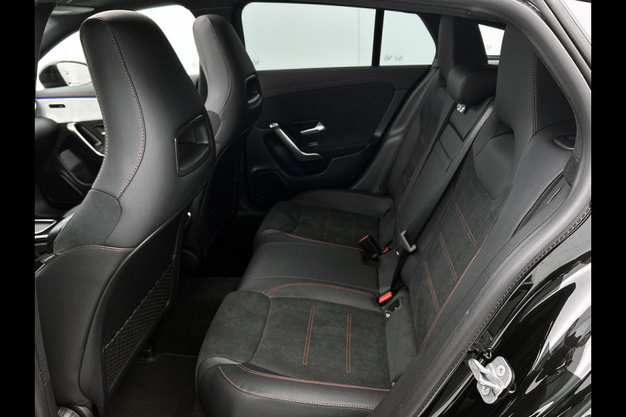 Mercedes-Benz CLA-Klasse Shooting Brake 250 e Star Edition AMG Line | Nightpakket | KEYLESS-GO | Parkeerpakket met achteruitrijcamera | 	EASY PACK achterklep | Dodehoekassistent | MULTIBEAM LED | Zitcomfortpakket | Sfeerverlichting | Verwarmde stoelen vooraan |
