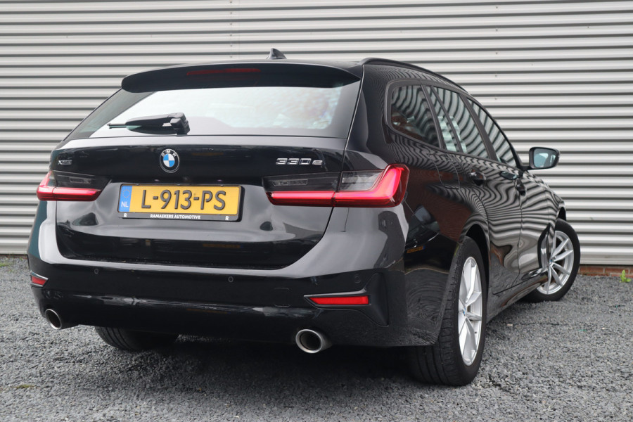 BMW 3 Serie Touring 330e xDrive Panorama / Head-Up / Laser / Dode hoek / Camera / Leder / HiFi /