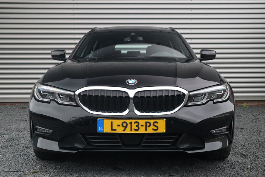 BMW 3 Serie Touring 330e xDrive Panorama / Head-Up / Laser / Dode hoek / Camera / Leder / HiFi /