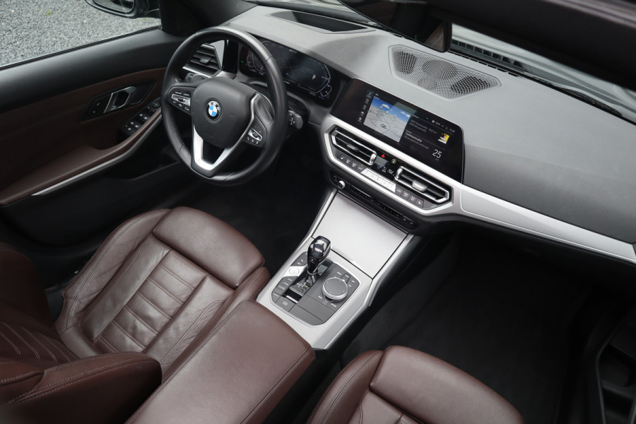 BMW 3 Serie Touring 330e xDrive Panorama / Head-Up / Laser / Dode hoek / Camera / Leder / HiFi /