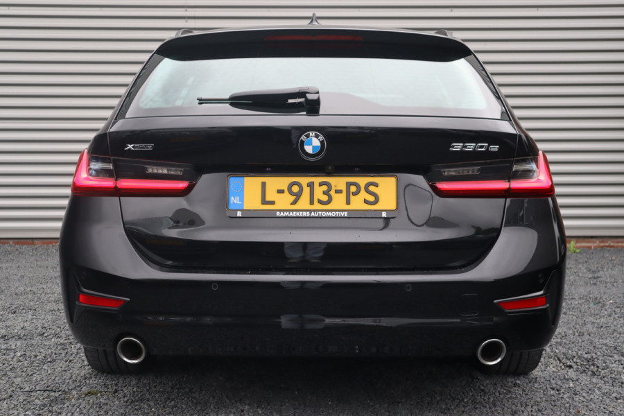 BMW 3 Serie Touring 330e xDrive Panorama / Head-Up / Laser / Dode hoek / Camera / Leder / HiFi /