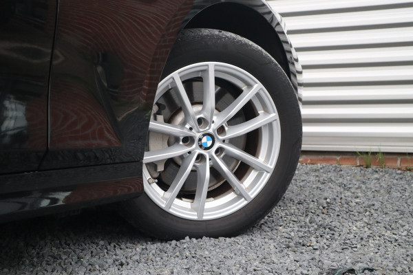 BMW 3 Serie Touring 330e xDrive Panorama / Head-Up / Laser / Dode hoek / Camera / Leder / HiFi /