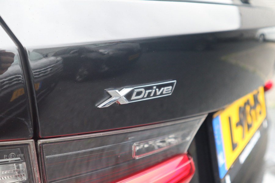 BMW 3 Serie Touring 330e xDrive Panorama / Head-Up / Laser / Dode hoek / Camera / Leder / HiFi /