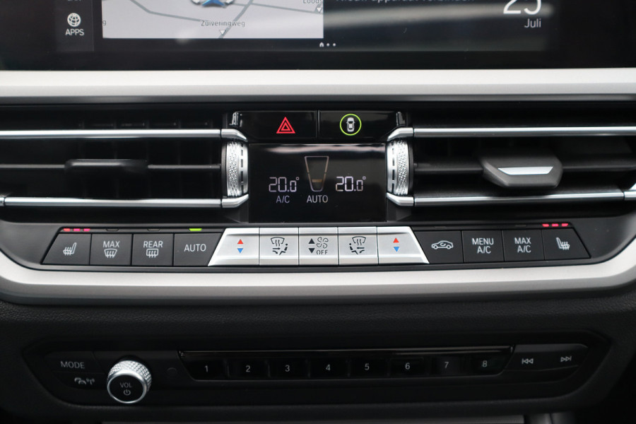 BMW 3 Serie Touring 330e xDrive Panorama / Head-Up / Laser / Dode hoek / Camera / Leder / HiFi /