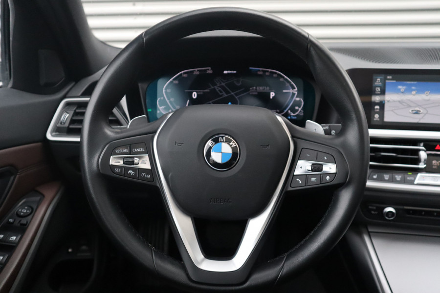 BMW 3 Serie Touring 330e xDrive Panorama / Head-Up / Laser / Dode hoek / Camera / Leder / HiFi /