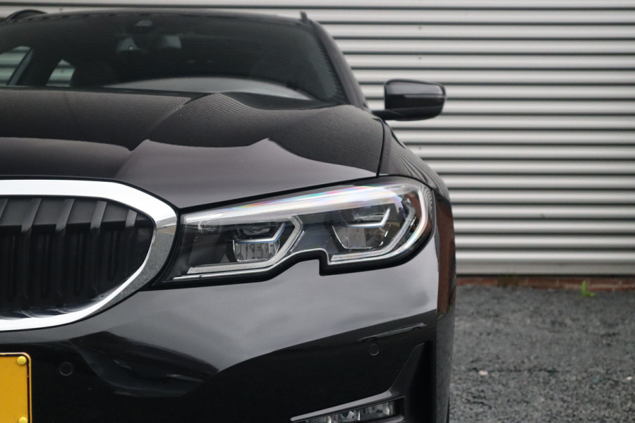 BMW 3 Serie Touring 330e xDrive Panorama / Head-Up / Laser / Dode hoek / Camera / Leder / HiFi /