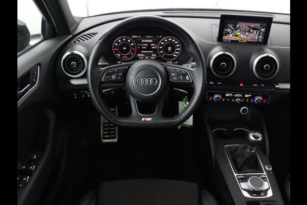 Audi A3 35 TFSI Advance Sport | Stoelverwarming | Carplay | Virtual Cockpit | Sportstoelen | Full LED | Navigatie | Half leder | Climate control | DAB | S Line