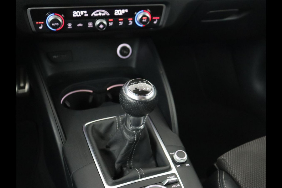 Audi A3 35 TFSI Advance Sport | Stoelverwarming | Carplay | Virtual Cockpit | Sportstoelen | Full LED | Navigatie | Half leder | Climate control | DAB | S Line