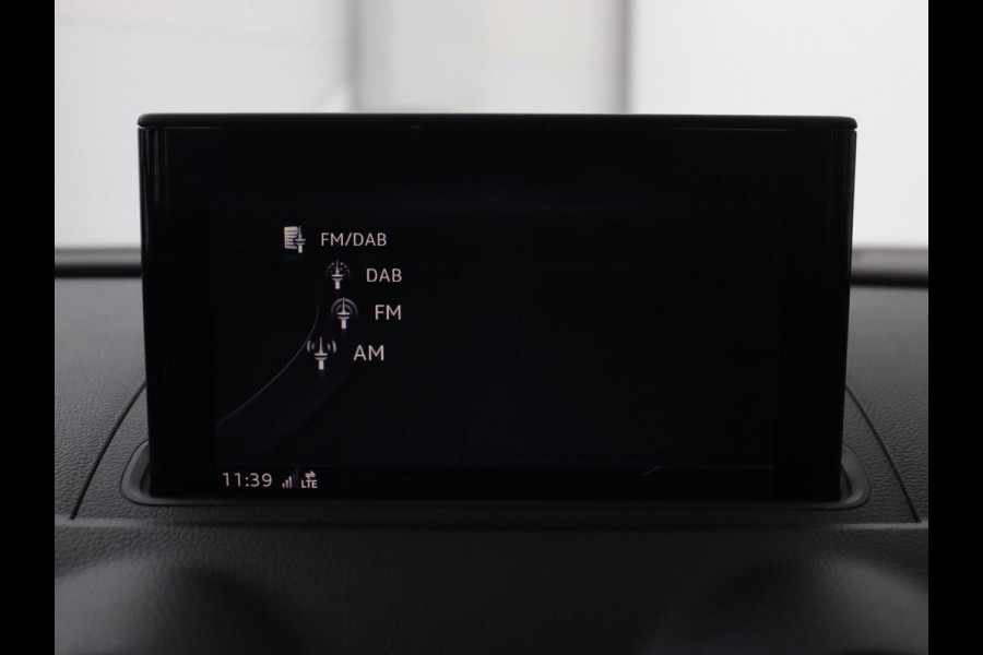 Audi A3 35 TFSI Advance Sport | Stoelverwarming | Carplay | Virtual Cockpit | Sportstoelen | Full LED | Navigatie | Half leder | Climate control | DAB | S Line