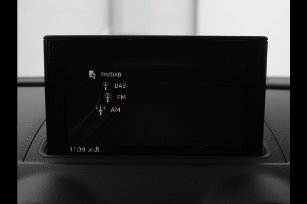 Audi A3 35 TFSI Advance Sport | Stoelverwarming | Carplay | Virtual Cockpit | Sportstoelen | Full LED | Navigatie | Half leder | Climate control | DAB | S Line