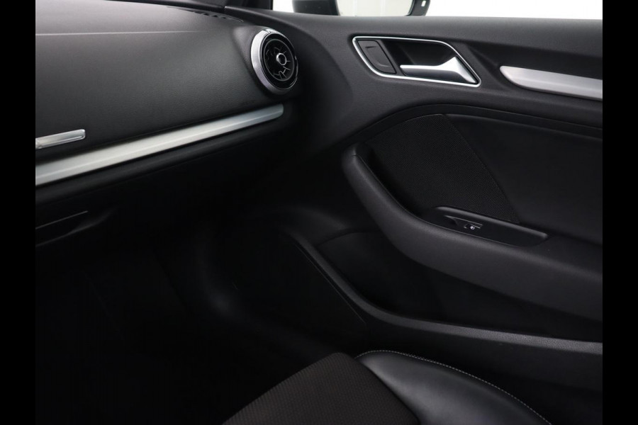 Audi A3 35 TFSI Advance Sport | Stoelverwarming | Carplay | Virtual Cockpit | Sportstoelen | Full LED | Navigatie | Half leder | Climate control | DAB | S Line