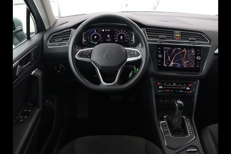 Volkswagen Tiguan 1.4 TSI eHybrid | Stoel & stuurverwarming | Adaptive cruise | Carplay | Park Assist | Navigatie | Side Assist | Virtual Cockpit | Full LED | PHEV