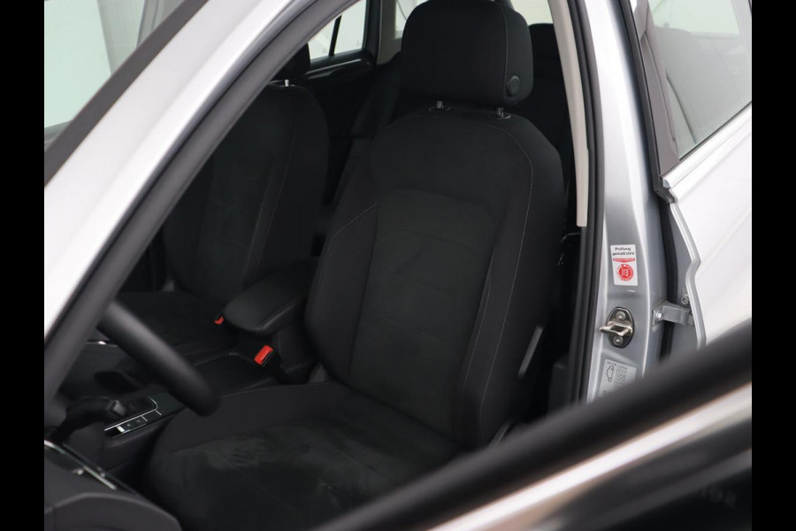 Volkswagen Tiguan 1.4 TSI eHybrid | Stoel & stuurverwarming | Adaptive cruise | Carplay | Park Assist | Navigatie | Side Assist | Virtual Cockpit | Full LED | PHEV