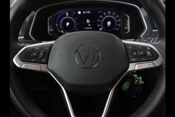 Volkswagen Tiguan 1.4 TSI eHybrid | Stoel & stuurverwarming | Adaptive cruise | Carplay | Park Assist | Navigatie | Side Assist | Virtual Cockpit | Full LED | PHEV