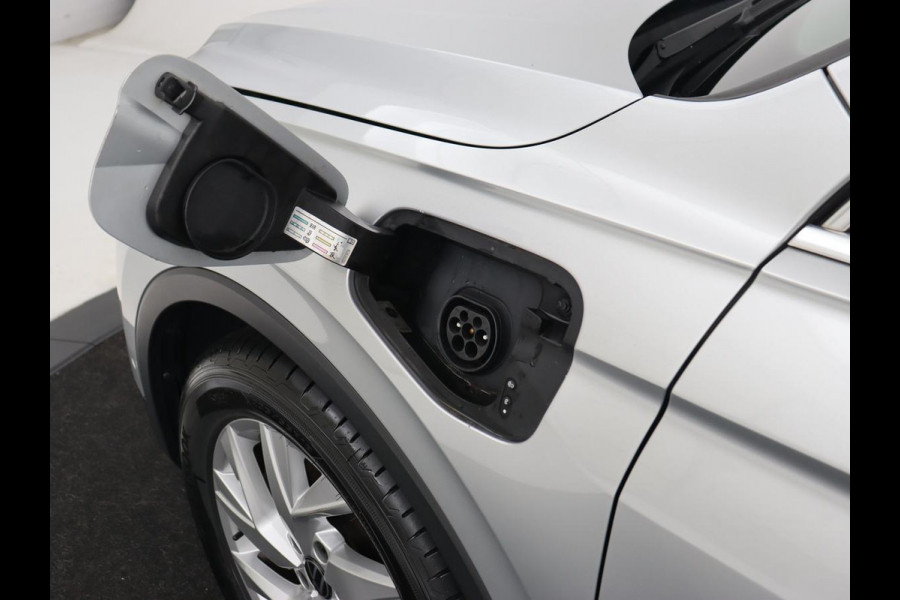 Volkswagen Tiguan 1.4 TSI eHybrid | Stoel & stuurverwarming | Adaptive cruise | Carplay | Park Assist | Navigatie | Side Assist | Virtual Cockpit | Full LED | PHEV