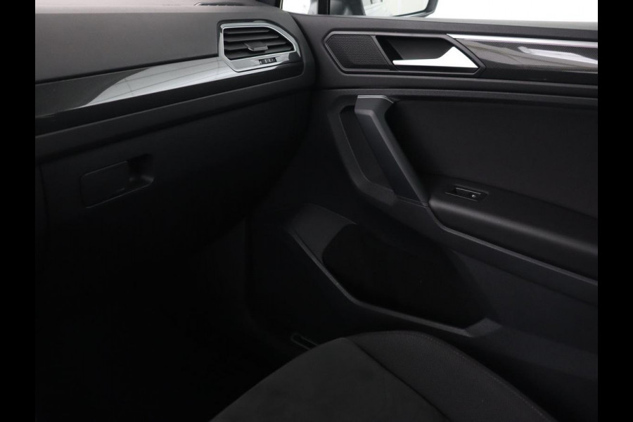Volkswagen Tiguan 1.4 TSI eHybrid | Stoel & stuurverwarming | Adaptive cruise | Carplay | Park Assist | Navigatie | Side Assist | Virtual Cockpit | Full LED | PHEV
