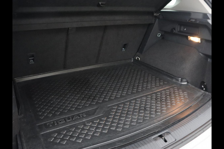 Volkswagen Tiguan 1.4 TSI eHybrid | Stoel & stuurverwarming | Adaptive cruise | Carplay | Park Assist | Navigatie | Side Assist | Virtual Cockpit | Full LED | PHEV