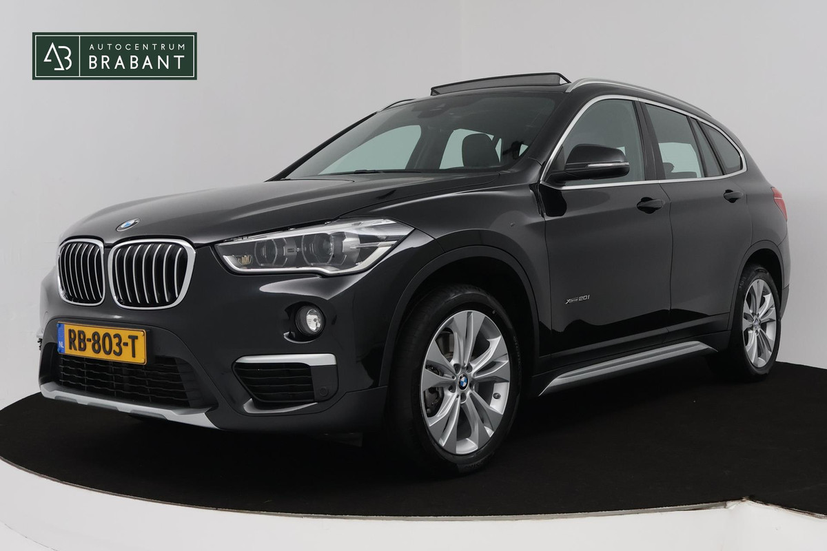 BMW X1 XDrive20i High Executive (PANORAMADAK, TREKHAAK, CAMERA, NAVIGATIE, STOELVERWARMING, HEAD-UP, DEALER ONDERHOUDEN) BMW X1 XDrive20i High Executive (PANORAMADAK, TREKHAAK, CAMERA, NAVIGATIE, STOELVERWARMING, HEAD-UP, DEALER ONDERHOUDEN)