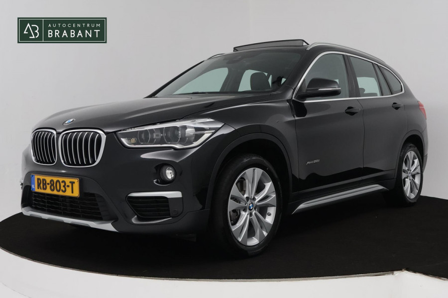 BMW X1 XDrive20i High Executive (PANORAMADAK, TREKHAAK, CAMERA, NAVIGATIE, STOELVERWARMING, HEAD-UP, DEALER ONDERHOUDEN)