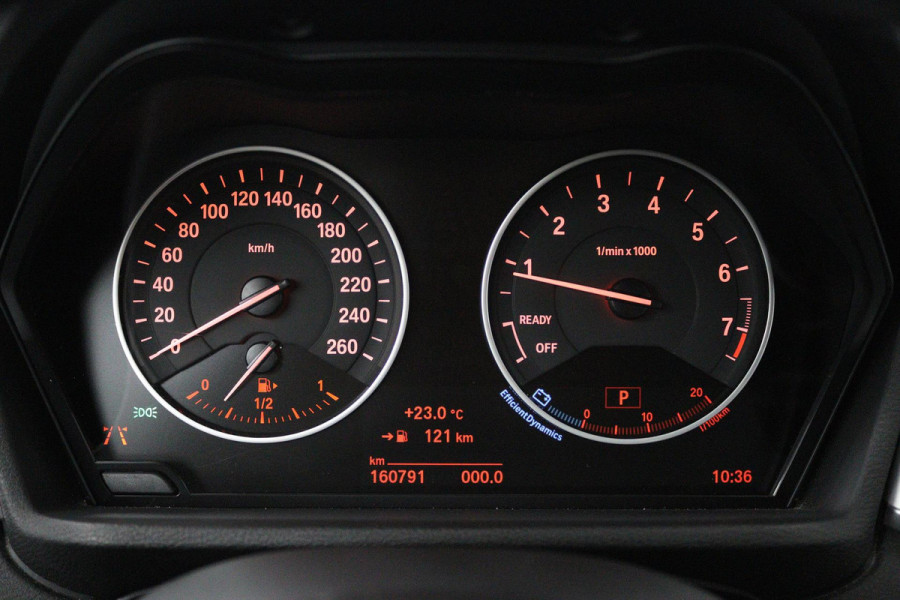 BMW X1 XDrive20i High Executive (PANORAMADAK, TREKHAAK, CAMERA, NAVIGATIE, STOELVERWARMING, HEAD-UP, DEALER ONDERHOUDEN)