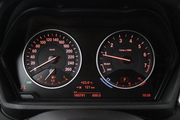 BMW X1 XDrive20i High Executive (PANORAMADAK, TREKHAAK, CAMERA, NAVIGATIE, STOELVERWARMING, HEAD-UP, DEALER ONDERHOUDEN)