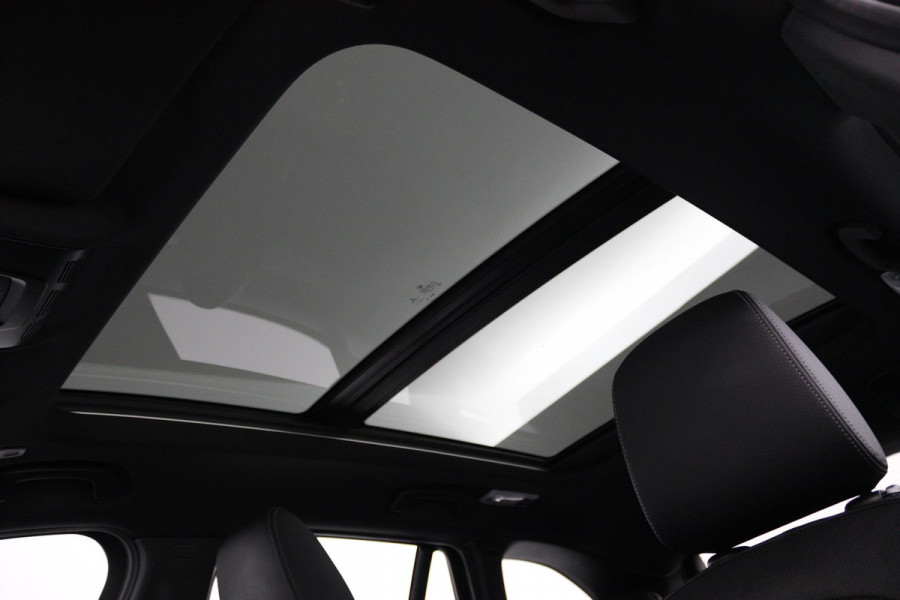 BMW X1 XDrive20i High Executive (PANORAMADAK, TREKHAAK, CAMERA, NAVIGATIE, STOELVERWARMING, HEAD-UP, DEALER ONDERHOUDEN)
