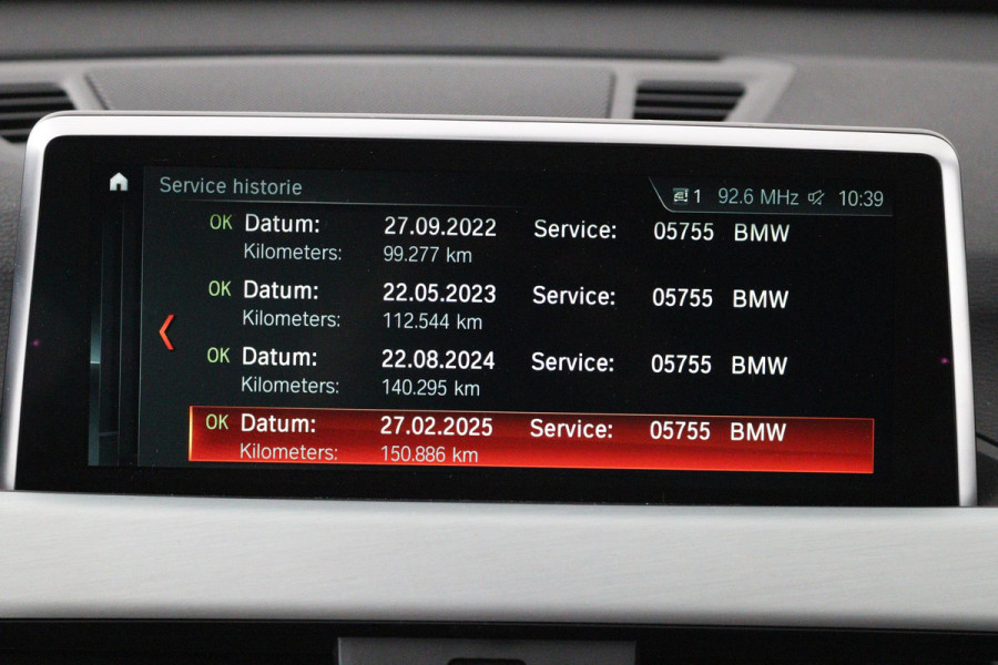 BMW X1 XDrive20i High Executive (PANORAMADAK, TREKHAAK, CAMERA, NAVIGATIE, STOELVERWARMING, HEAD-UP, DEALER ONDERHOUDEN)