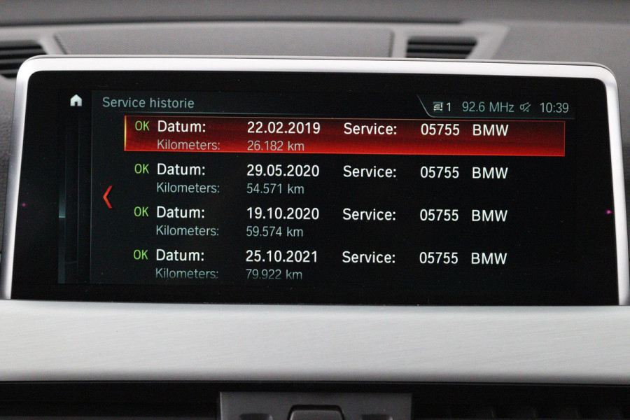 BMW X1 XDrive20i High Executive (PANORAMADAK, TREKHAAK, CAMERA, NAVIGATIE, STOELVERWARMING, HEAD-UP, DEALER ONDERHOUDEN)