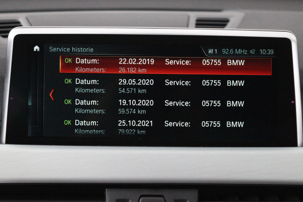 BMW X1 XDrive20i High Executive (PANORAMADAK, TREKHAAK, CAMERA, NAVIGATIE, STOELVERWARMING, HEAD-UP, DEALER ONDERHOUDEN)
