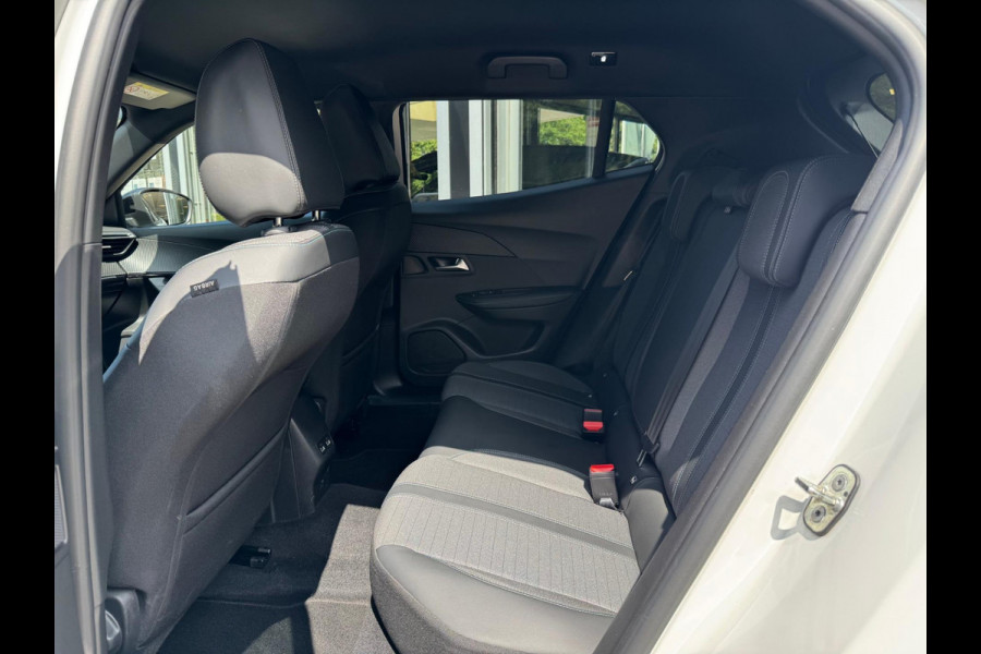 Peugeot 2008 1.2 PureTech 130 Allure Pack Navi / Clima / Camera / P-sensoren