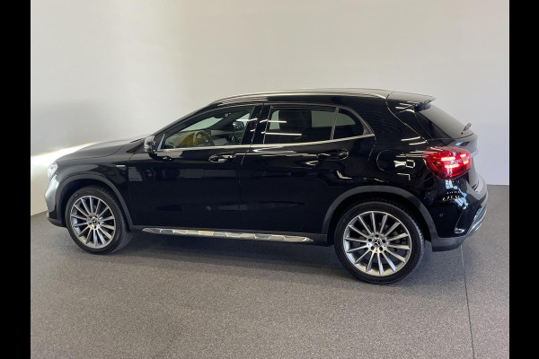 Mercedes-Benz GLA 180 Automaat AMG UrbanStyle Navigatie Climate Control Leder interieur 19"Lichtmetalen velgen #