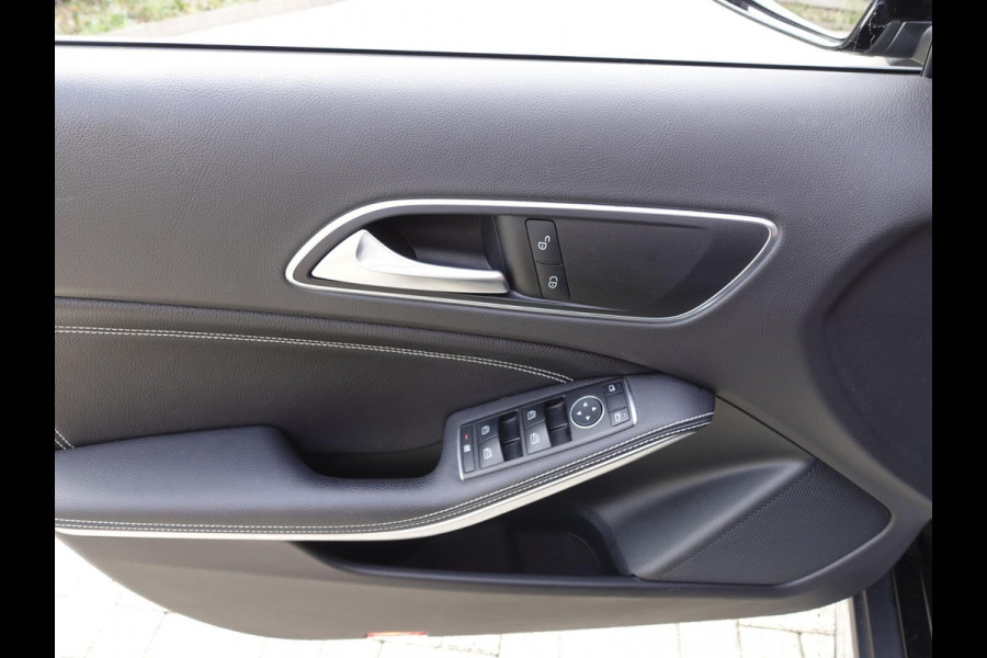 Mercedes-Benz GLA 180 Automaat AMG UrbanStyle Navigatie Climate Control Leder interieur 19"Lichtmetalen velgen #