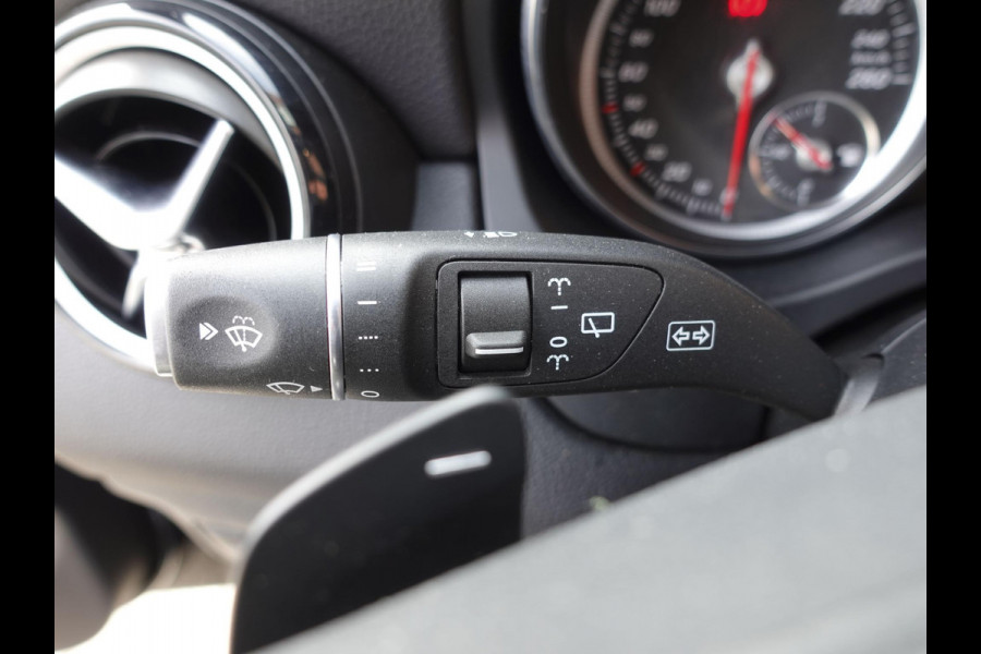 Mercedes-Benz GLA 180 Automaat AMG UrbanStyle Navigatie Climate Control Leder interieur 19"Lichtmetalen velgen #