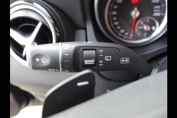 Mercedes-Benz GLA 180 Automaat AMG UrbanStyle Navigatie Climate Control Leder interieur 19"Lichtmetalen velgen #