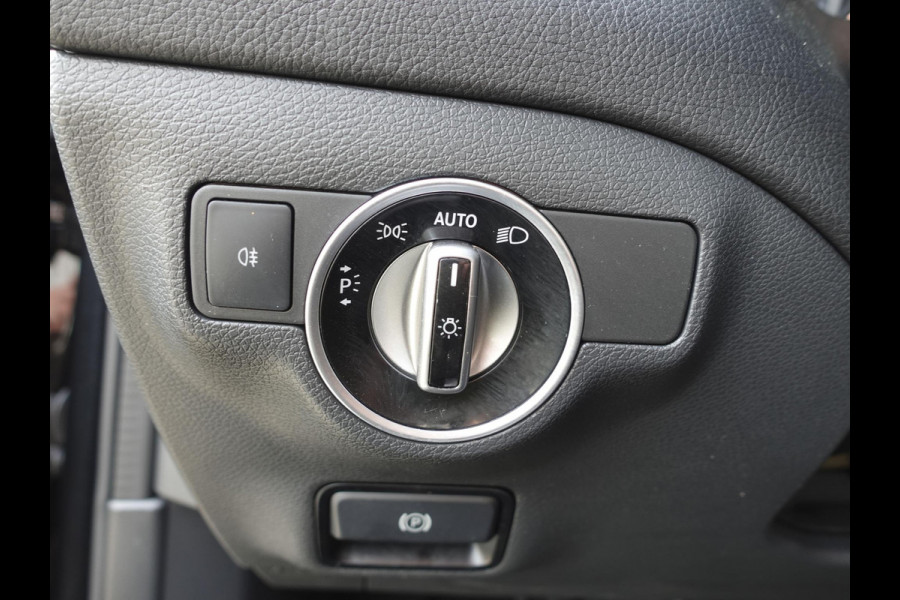 Mercedes-Benz GLA 180 Automaat AMG UrbanStyle Navigatie Climate Control Leder interieur 19"Lichtmetalen velgen #