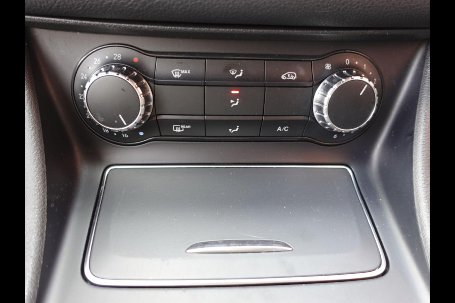 Mercedes-Benz GLA 180 Automaat AMG UrbanStyle Navigatie Climate Control Leder interieur 19"Lichtmetalen velgen #