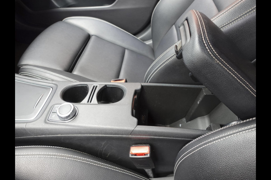 Mercedes-Benz GLA 180 Automaat AMG UrbanStyle Navigatie Climate Control Leder interieur 19"Lichtmetalen velgen #