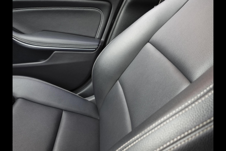 Mercedes-Benz GLA 180 Automaat AMG UrbanStyle Navigatie Climate Control Leder interieur 19"Lichtmetalen velgen #